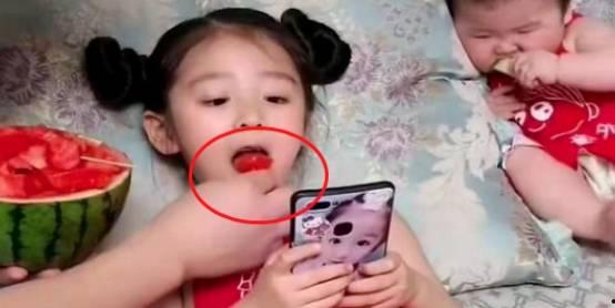 女儿高考吃瓜,女儿高考背后的温馨故事
