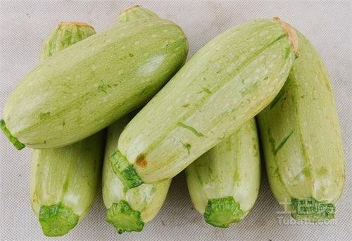 吃瓜是什么功效,夏日消暑、美容养颜两不误