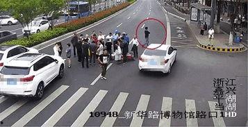 围观大型吃瓜现场视频,围观者的狂欢与热议