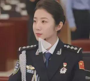 警花张景瑜吃瓜,揭秘娱乐圈幕后真相