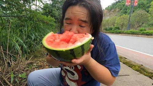 烈阳出鬼吃瓜,揭秘吃瓜背后的神秘传说