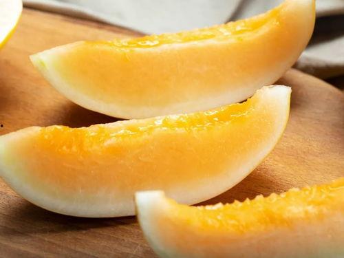 喝一口奶吃一口瓜