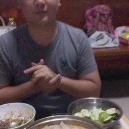 奶奶吃瓜搞笑视频,笑料百出萌态十足