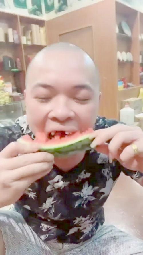 吃瓜艺术照片,吃瓜艺术照片背后的趣味解读