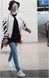 张靓颖机场吃瓜,网友热议幕后故事