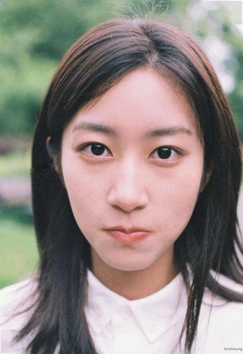 拉拉吃瓜投稿,揭秘娱乐圈幕后故事，带你领略明星真实生活