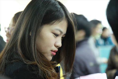 校园学姐吃瓜,揭秘学姐吃瓜背后的故事